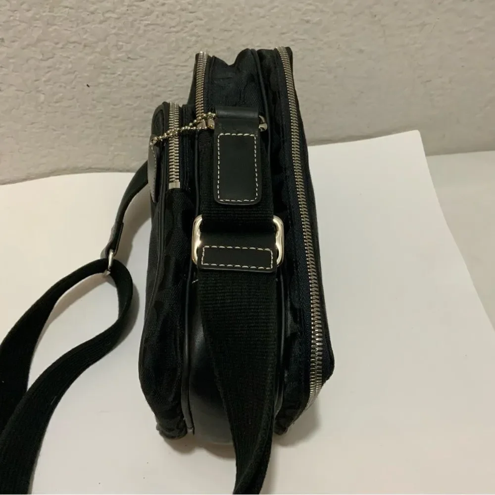 Vintage  COACH Signature 4270 Logo Canvas Camera/Flight Bag sling Black Rare